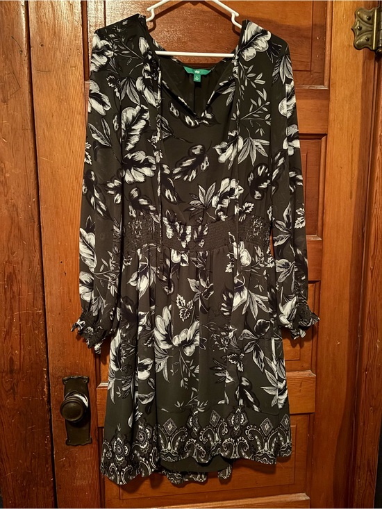 dip Dresses & Skirts - Dip Brand Green Floral Dress